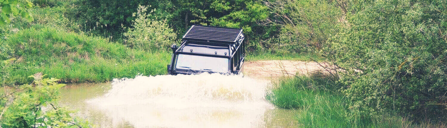 Wasserdurchfahrt Land Rover